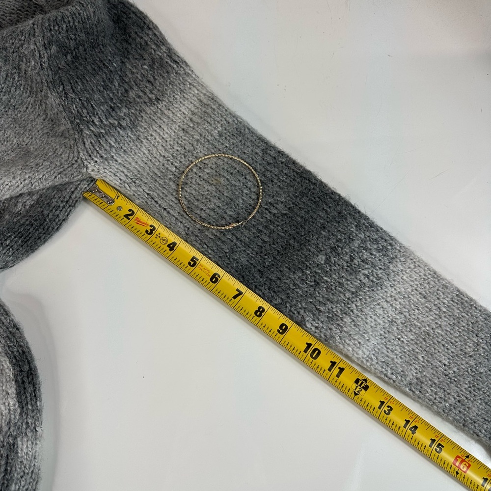 GAP cardigan open front long sleeve gray graduated colored sweater Small S - Picture 5 of 11